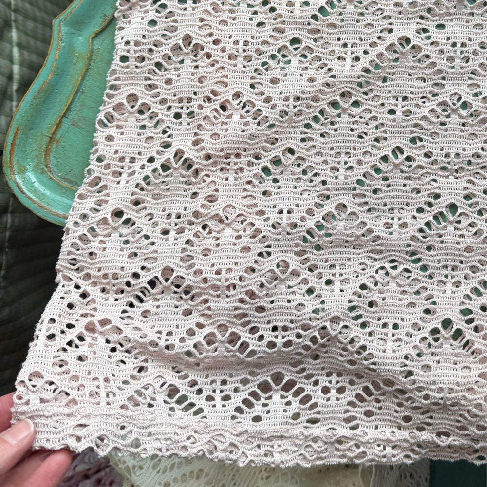 Set of 2 Aeropostale Lace Tank Tops in Pink and White Size XS - Picture 3 of 6